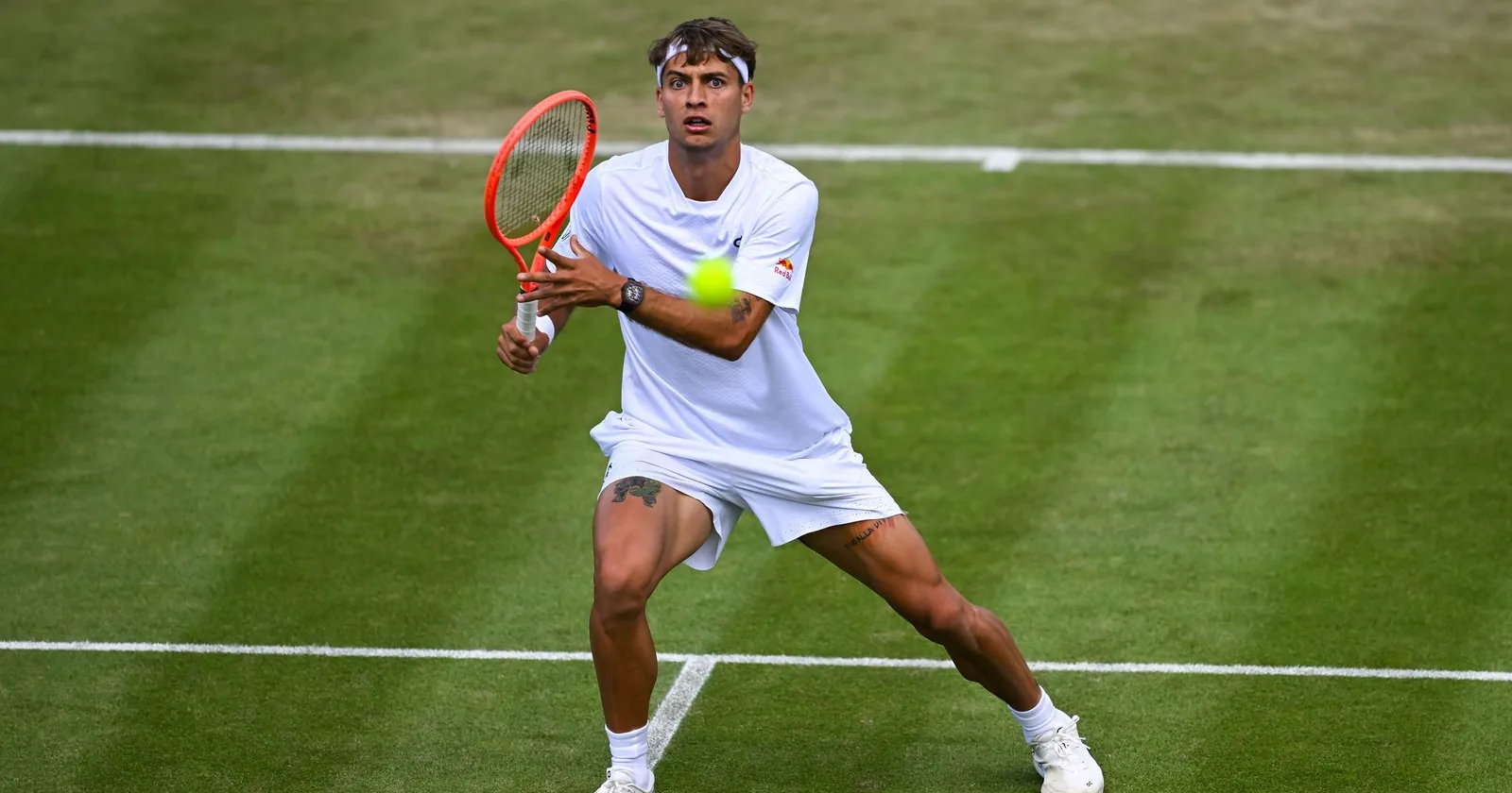 LIVE Wimbledon: Djokovic avanti di un set con Tsitsipas. Cobolli avanza. Andreeva già fuori!