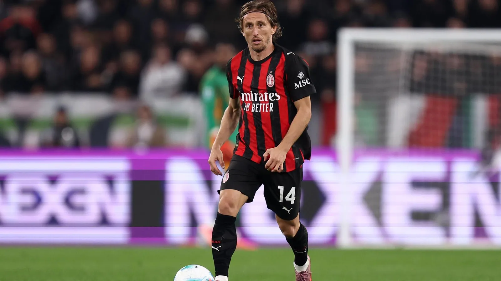 Ora è ufficiale, Modric resta al Milan: "La mia voglia di riscatto è immensa" - La Gazzetta dello Sport