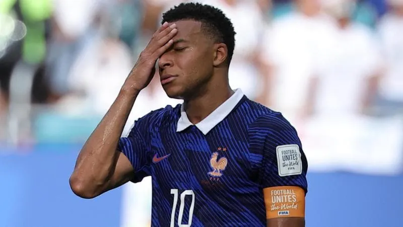 epa13119734 Kylian Mbappe of France looks on during the FIFA World Cup 2026 3rd place playoff match France against England, in Miami, Florida, USA, 18 July 2026. EPA/CRISTOBAL HERRERA-ULASHKEVICH