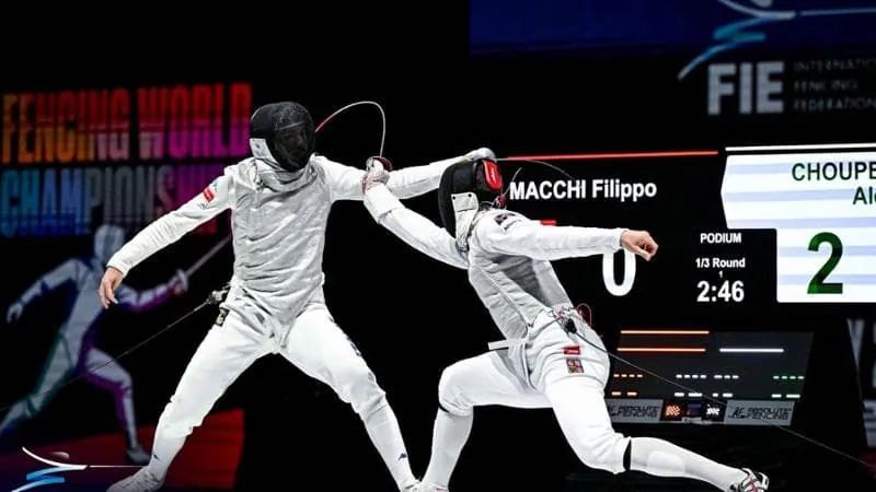 Filippo Macchi (a sinistra) nella finale mondiali (foto Bizzi/FIE)